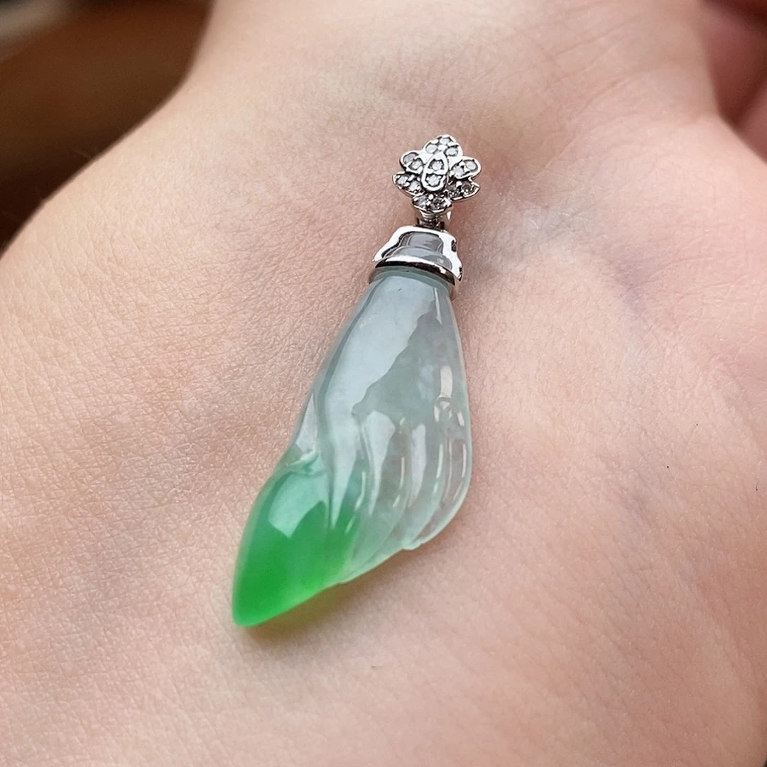 翡翠18K金镶嵌吊坠(不含链)佛手瓜吊坠