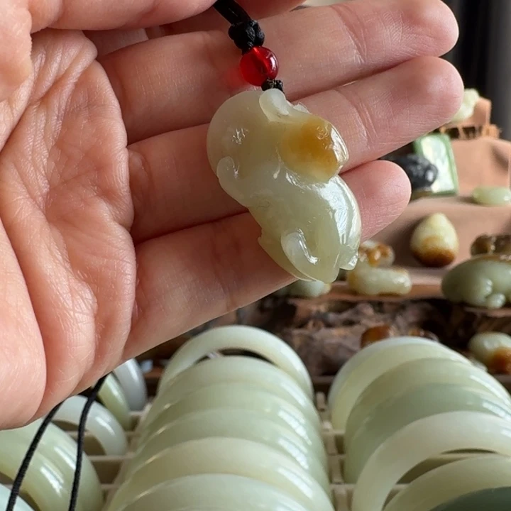 和田玉（糖玉）未镶嵌挂件