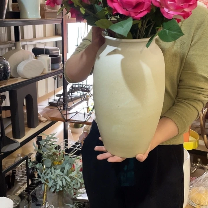 陶瓷花瓶，茶具茶杯。