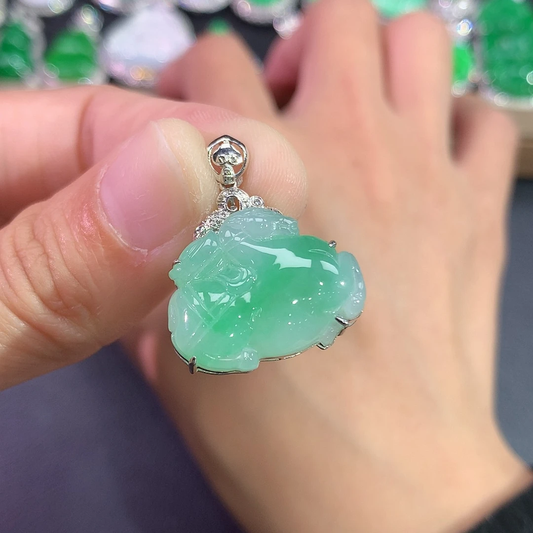 翡翠吊坠(赠链)18K金镶嵌