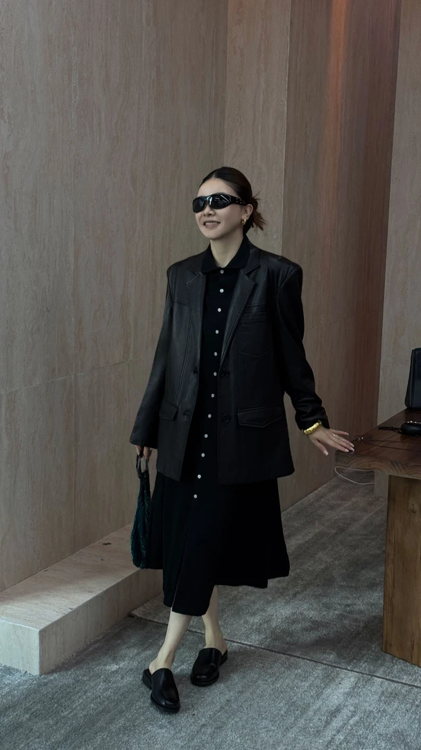 【CHU/2025SSNEW】《墨飒》V领西装皮外套AAMU251010