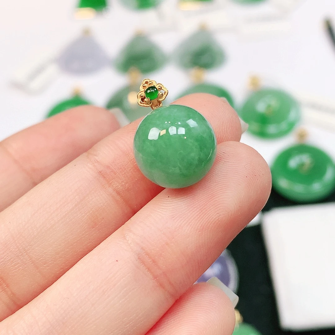 翡翠18K金镶嵌颈饰