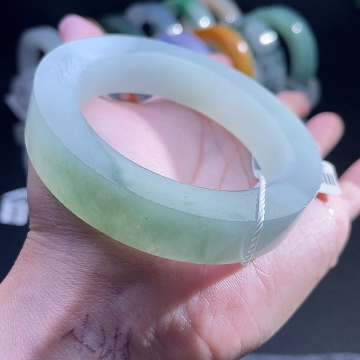 定制翡翠未镶嵌翡翠手镯