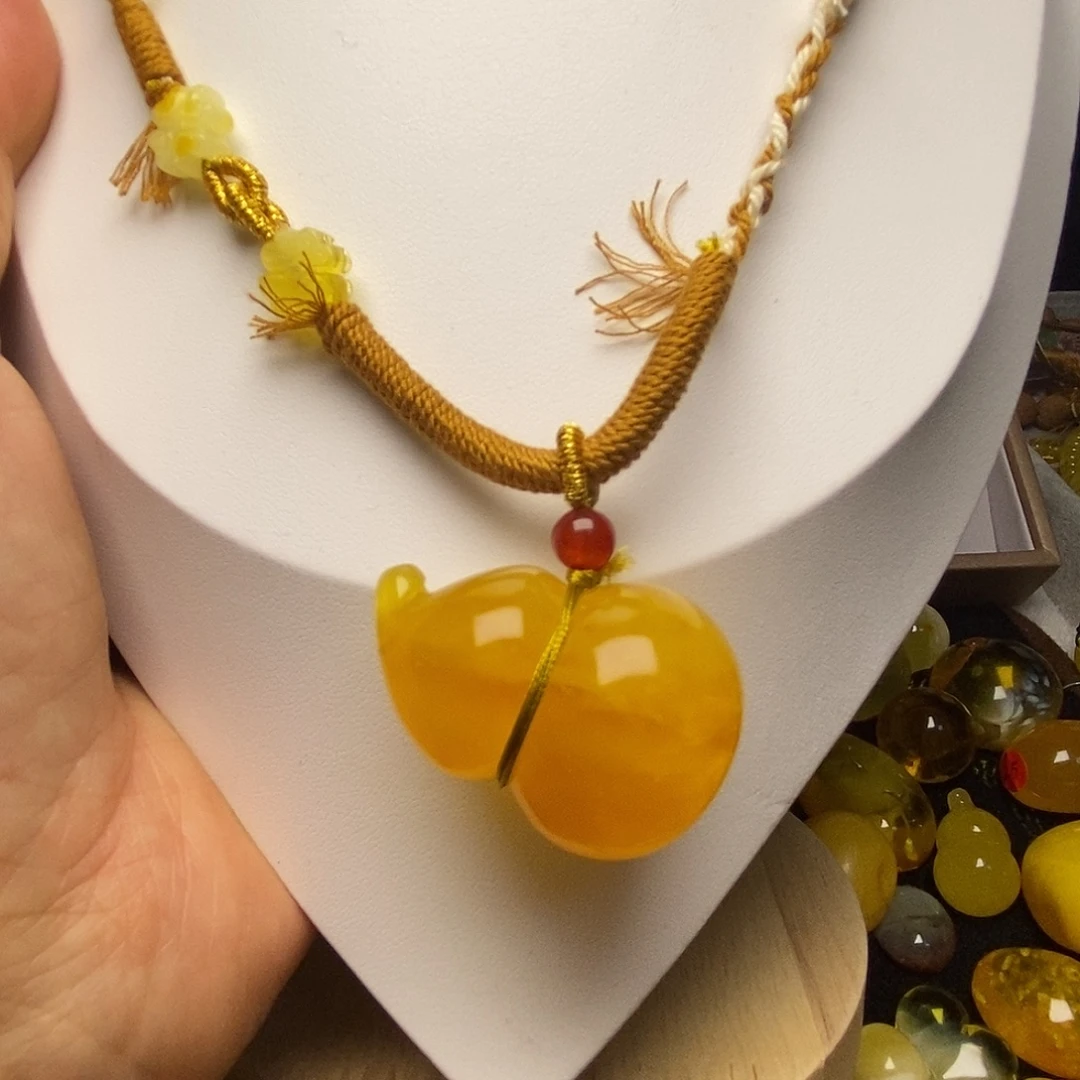 蜜蜡未镶嵌珠宝奇石