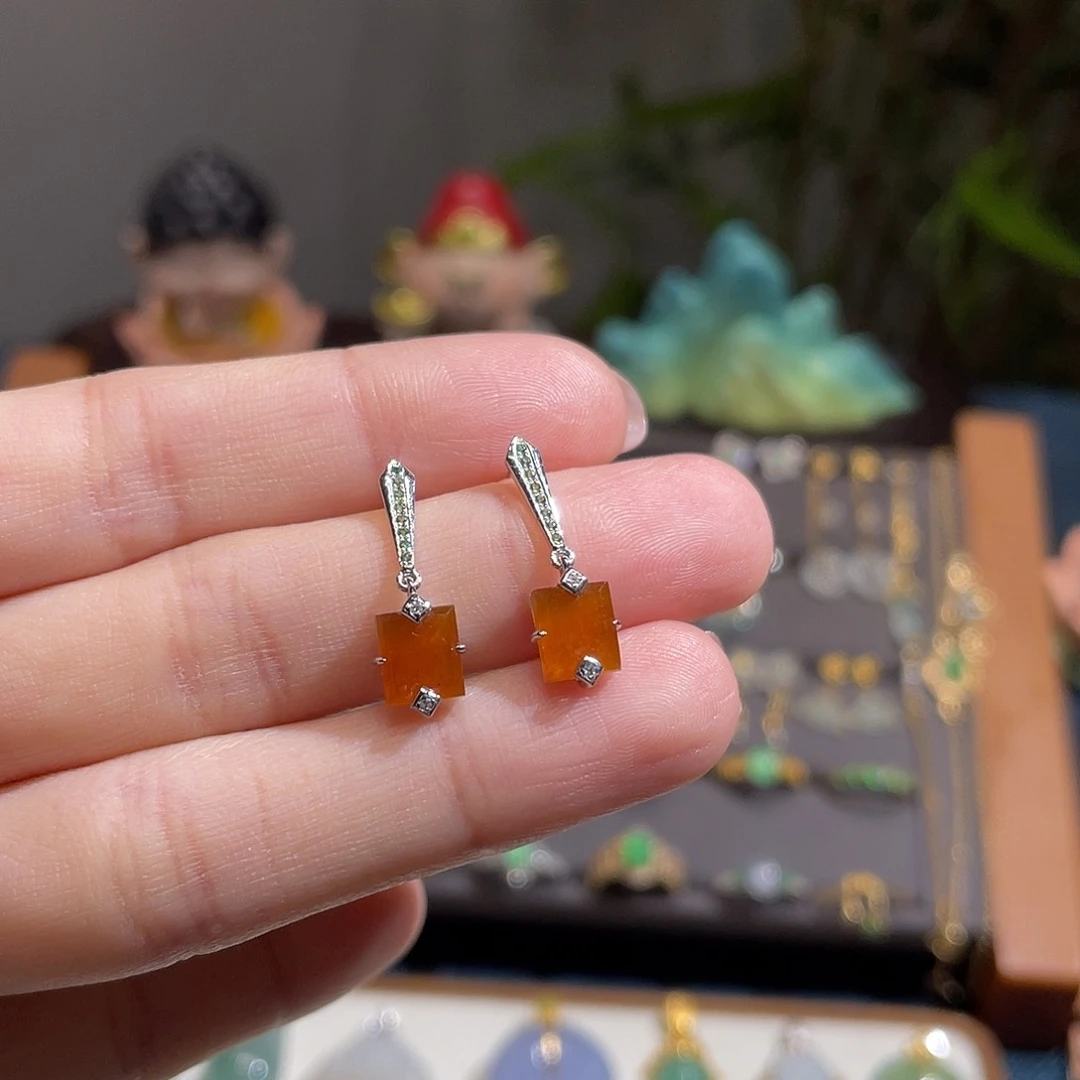 翡翠耳饰18K金镶嵌冰红小方糖