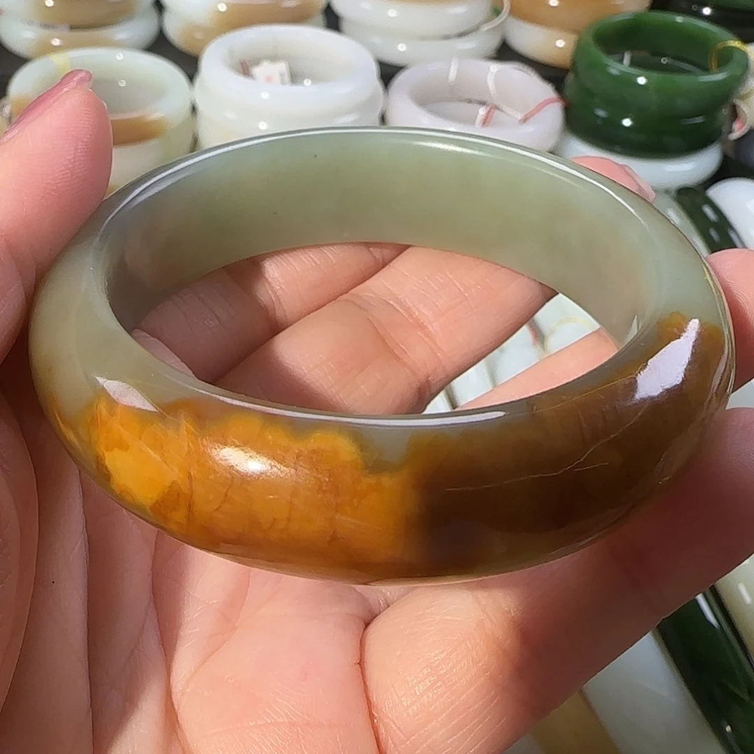 和田玉未镶嵌手镯