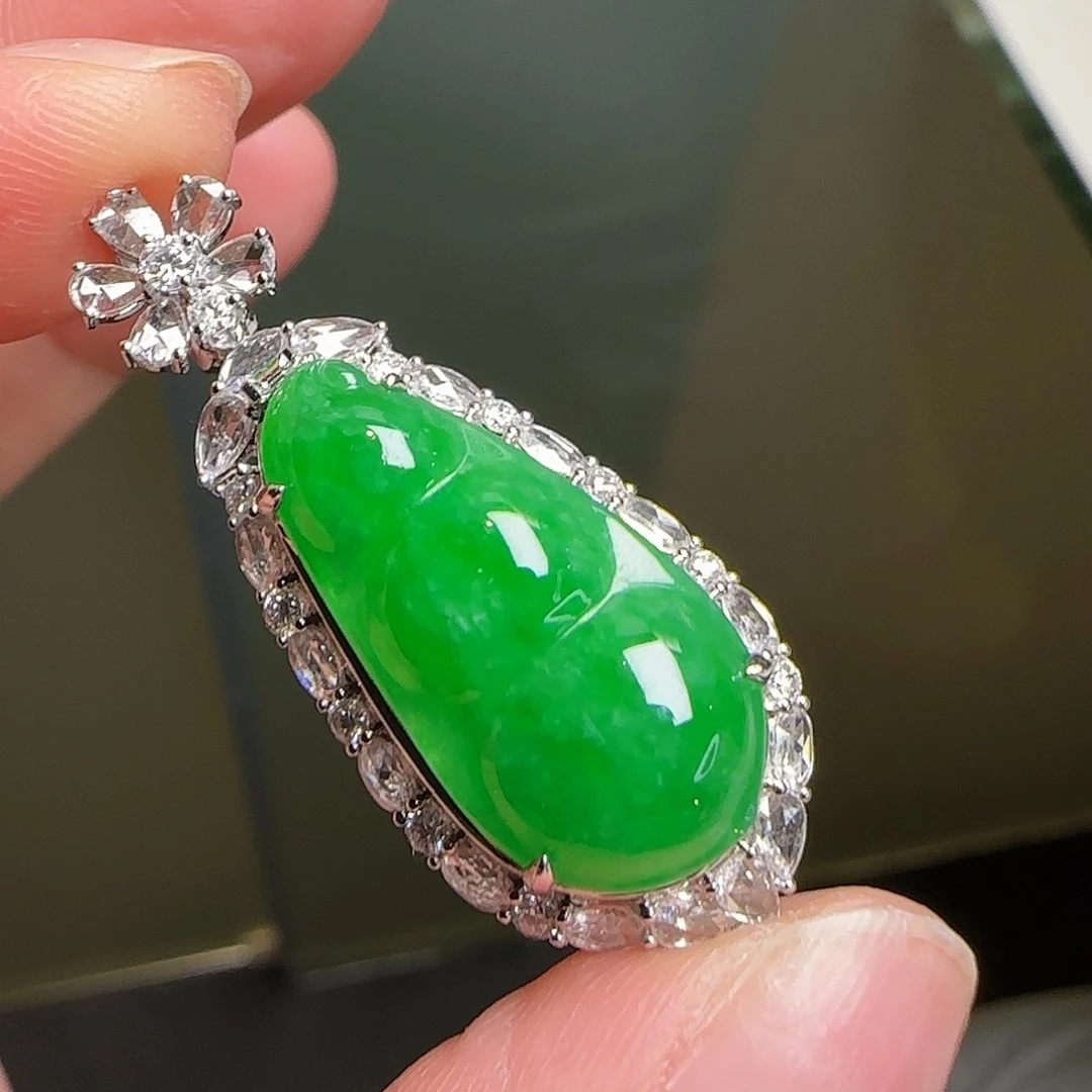 翡翠18K金镶嵌颈饰天然翡翠