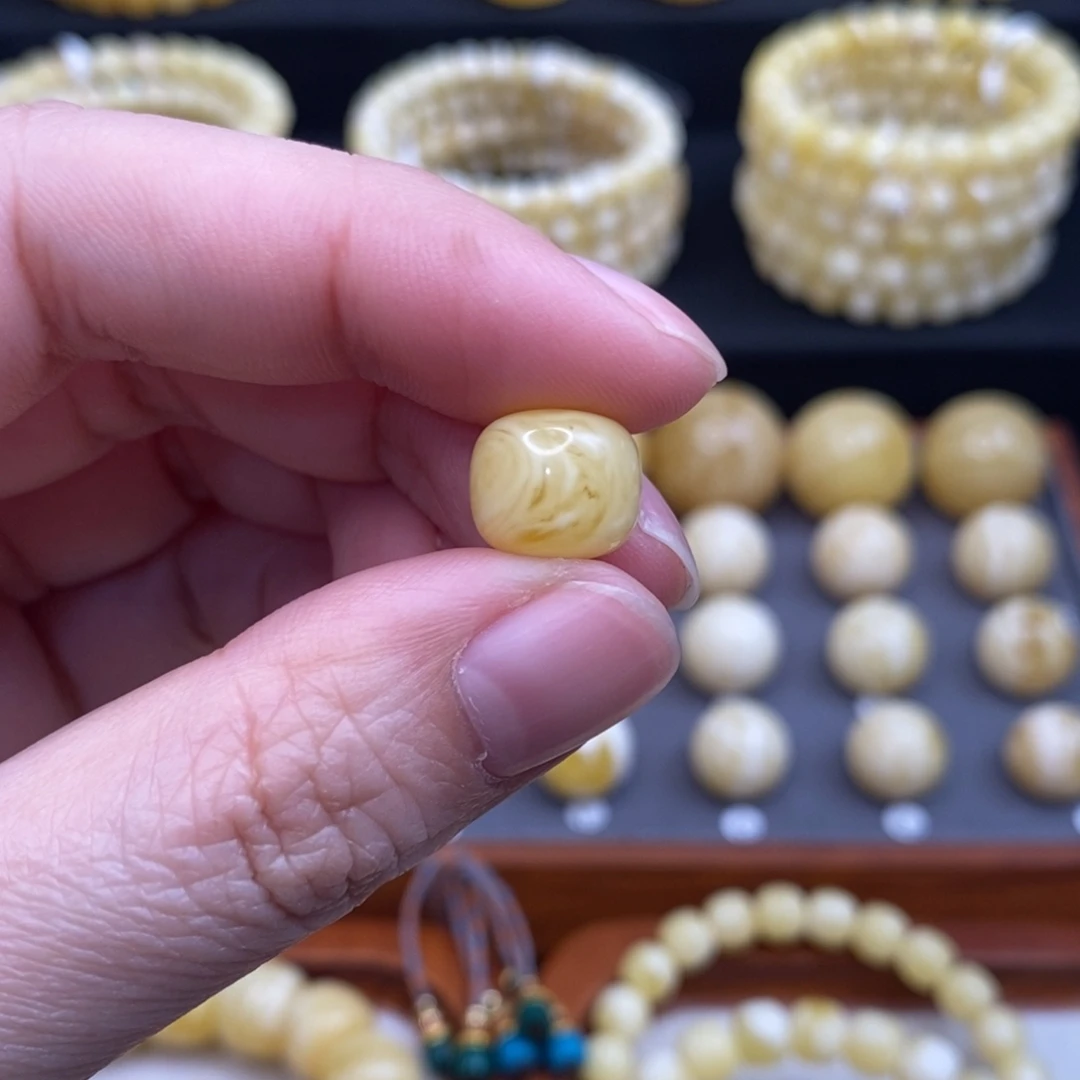 蜜蜡未镶嵌珠宝奇石11.2*9.7