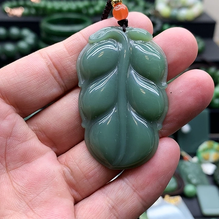 颈饰未镶嵌和田玉（碧玉）