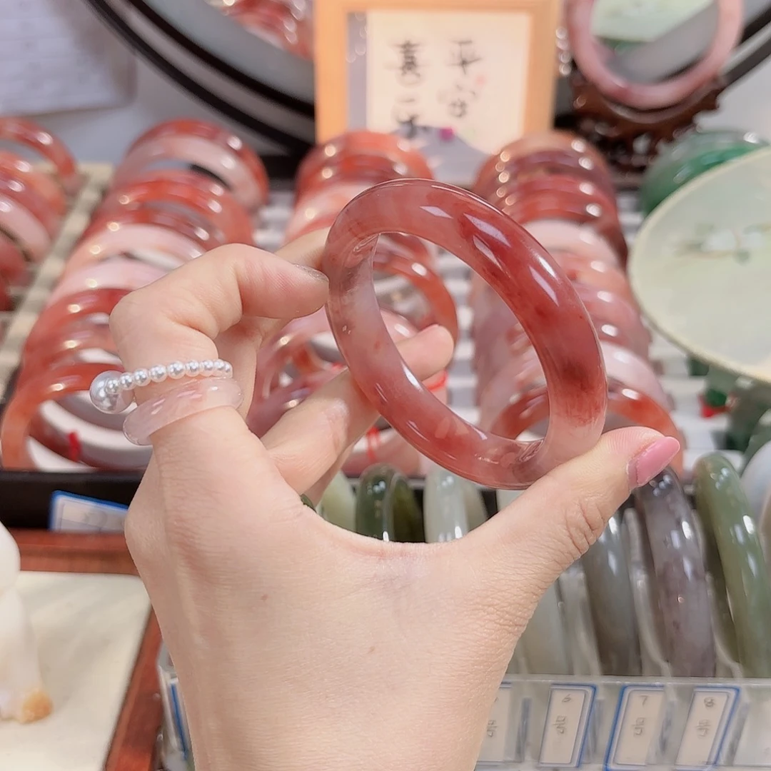 石英质玉手镯未镶嵌大****?