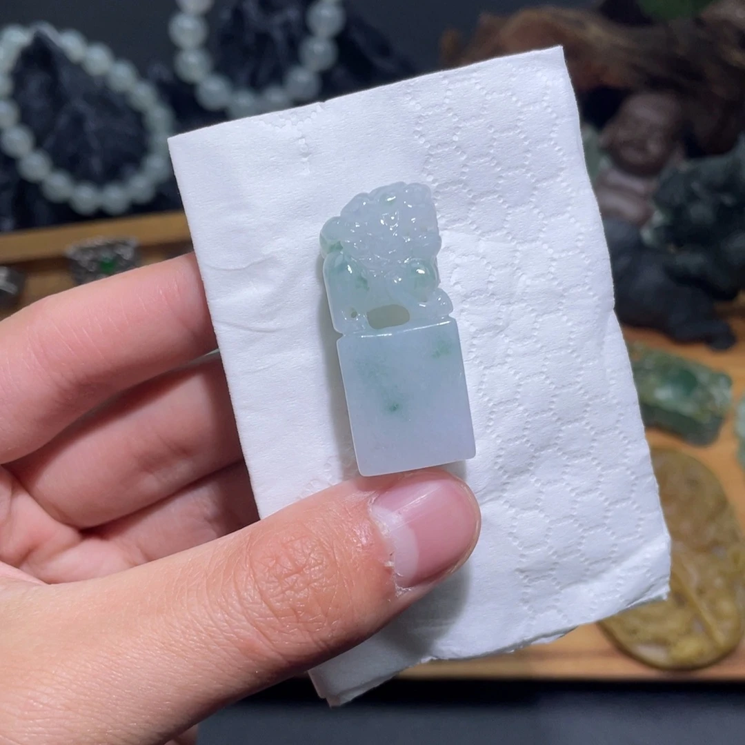 定制翡翠未镶嵌吊坠