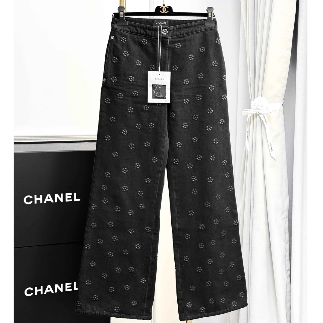 99新 Chanel/香奈儿 36码23K黑色浮雕山茶花牛仔裤，直筒裤