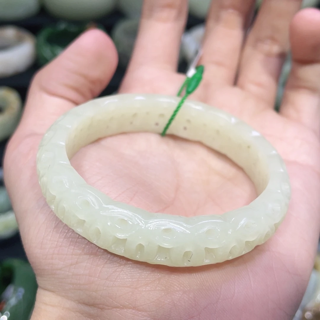 未镶嵌手镯和田玉96