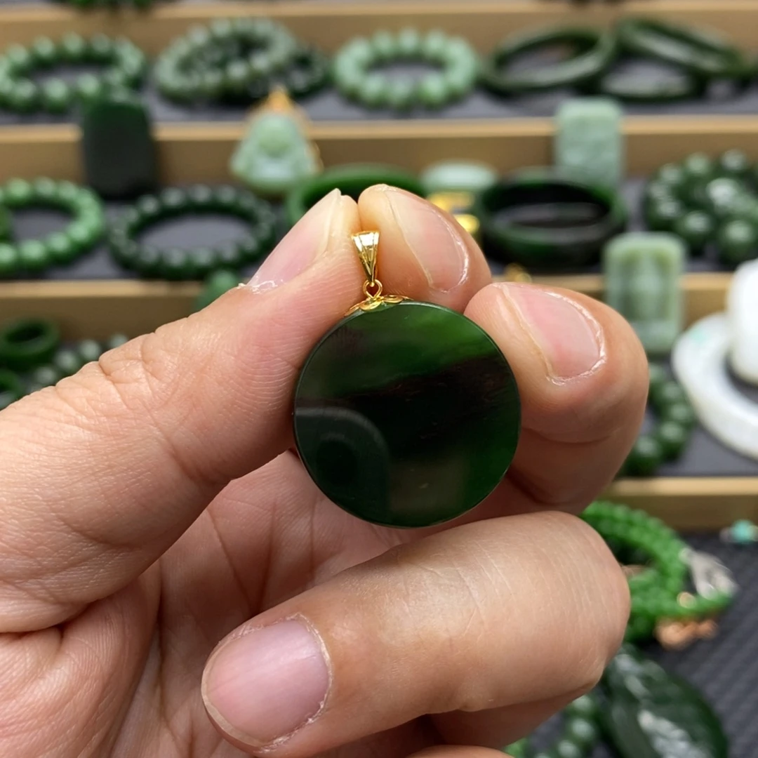 乘***风和田玉（碧玉）18K金镶嵌颈饰