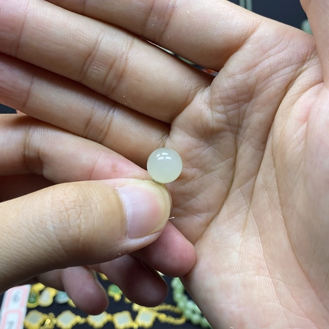 猪****和田玉未镶嵌颈饰