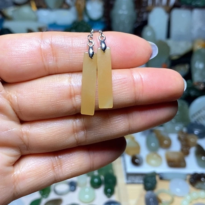 和田玉未镶嵌耳饰