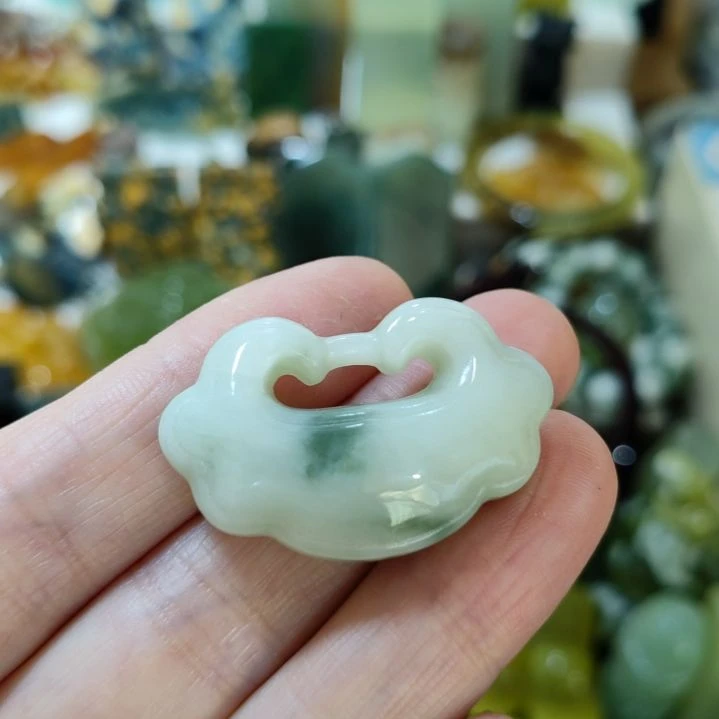 岫玉未镶嵌平安扣