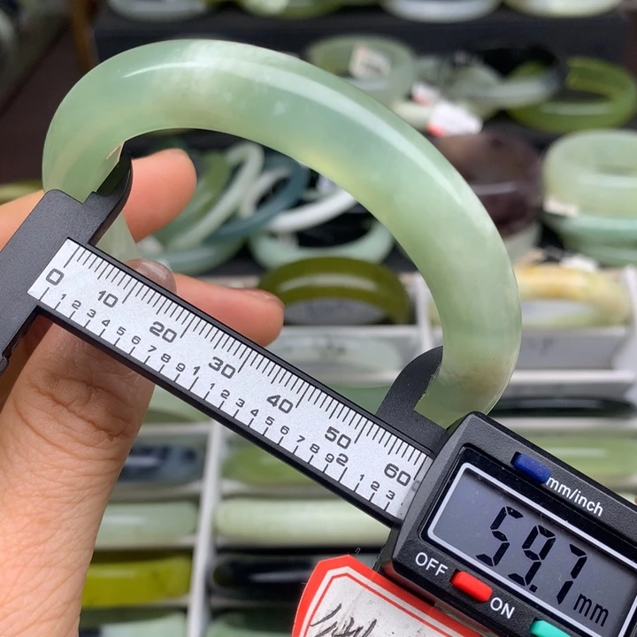 蛇纹石玉未镶嵌手镯629