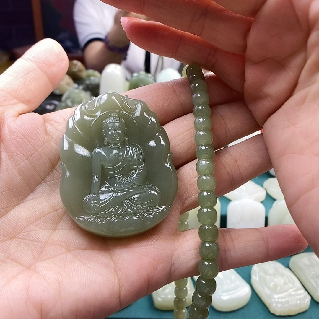 梦***呀和田玉未镶嵌颈饰