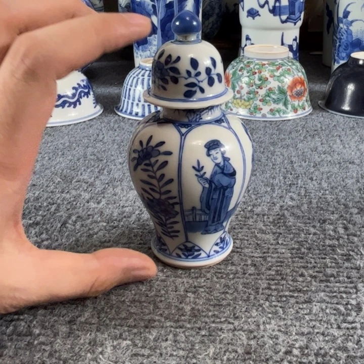 泰***迪罐一个青花的小杯子