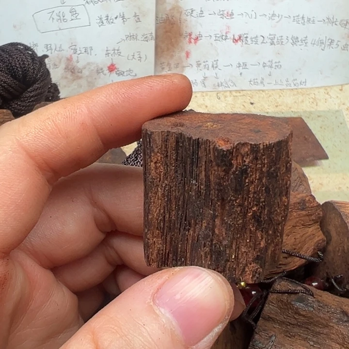 藤类降真香随形吊坠大小不一