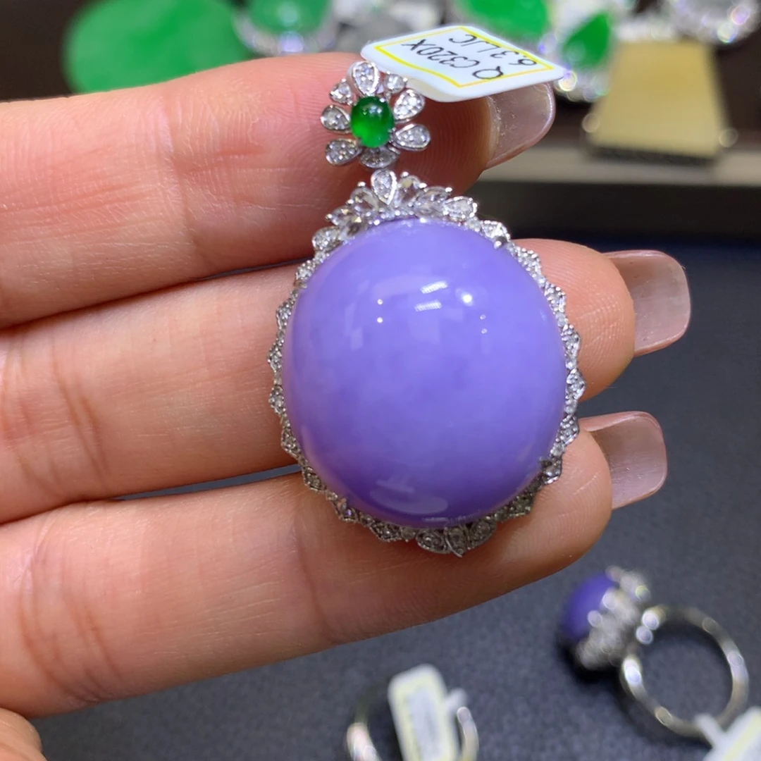 翡翠18K金镶嵌颈饰翡翠吊坠