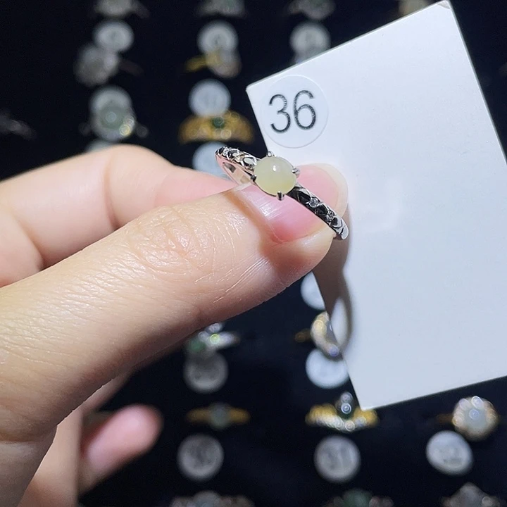 翡翠未镶嵌戒指戒指