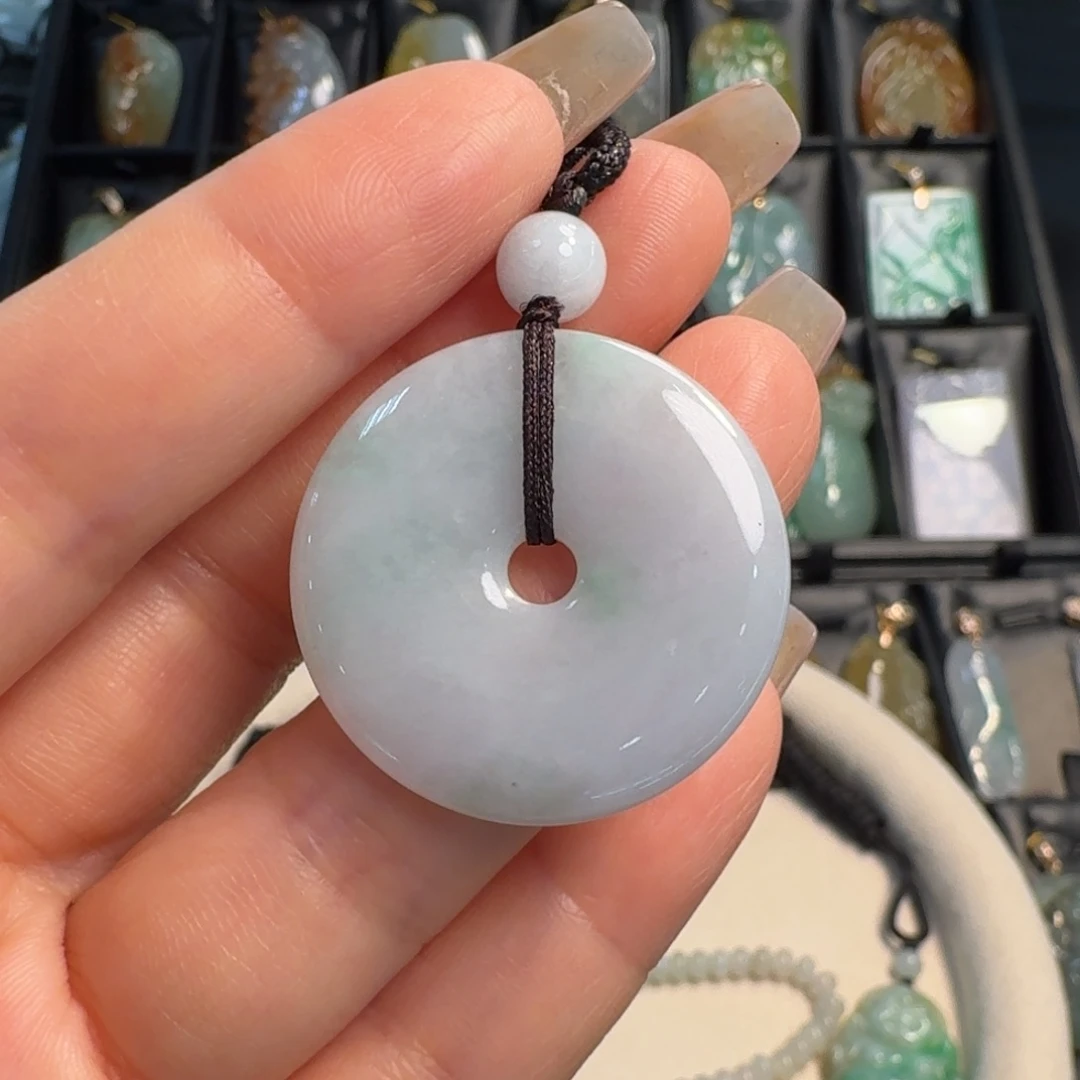 翡翠未镶嵌颈饰平安扣