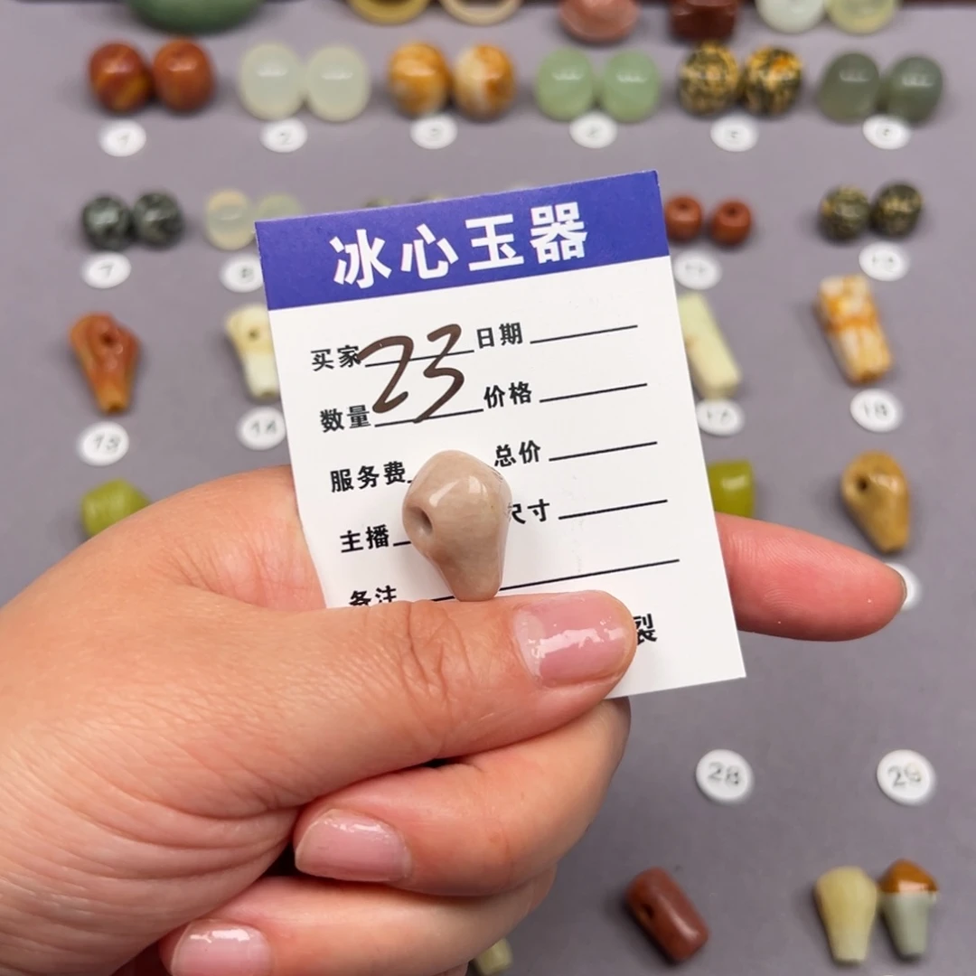 蛇纹石玉颈饰未镶嵌天**庸