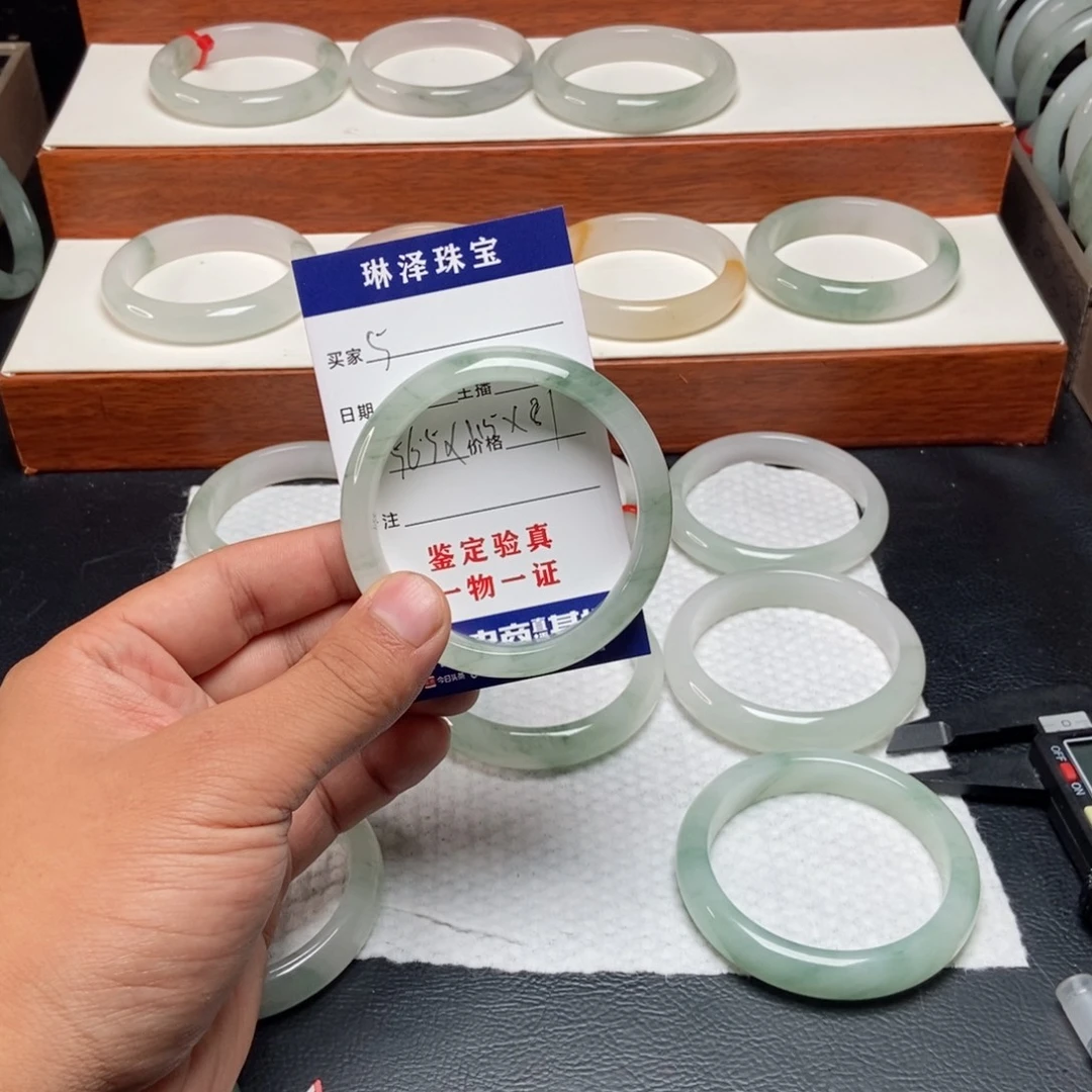 J***️未镶嵌手镯石英质玉5