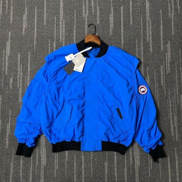 全新未使用 CANADA GOOSE 徽章贴标飞行夹克外套/尺码L