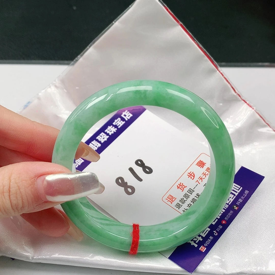 翡翠手镯未镶嵌翡翠手镯