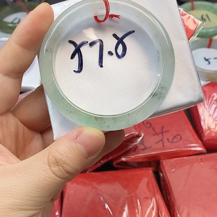 非金属17号高冰有黑点需包容