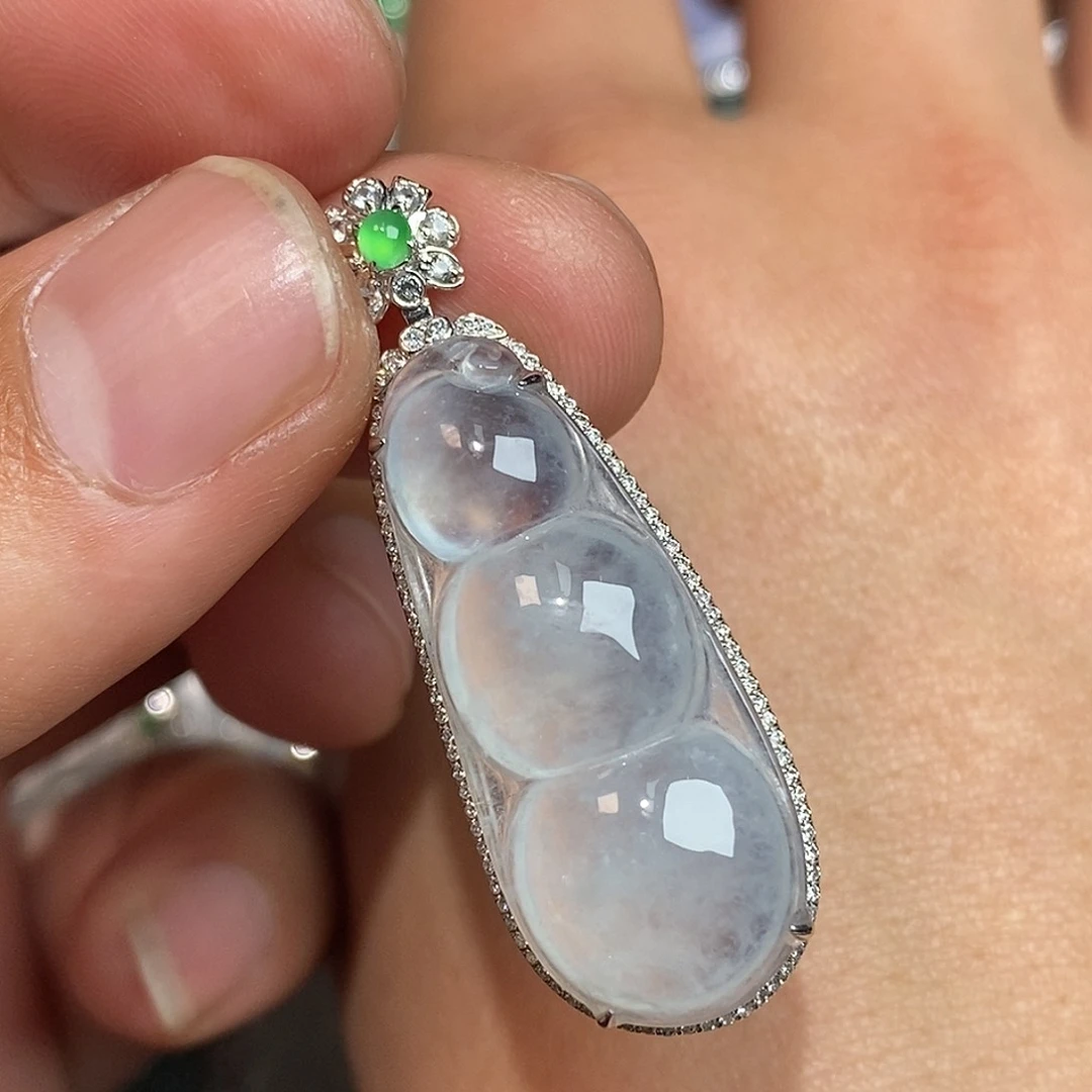 翡翠颈饰18K金镶嵌豆