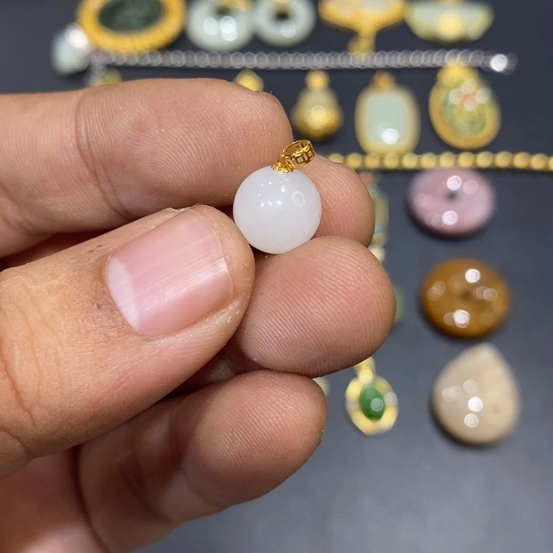 和田玉颈饰18K金镶嵌