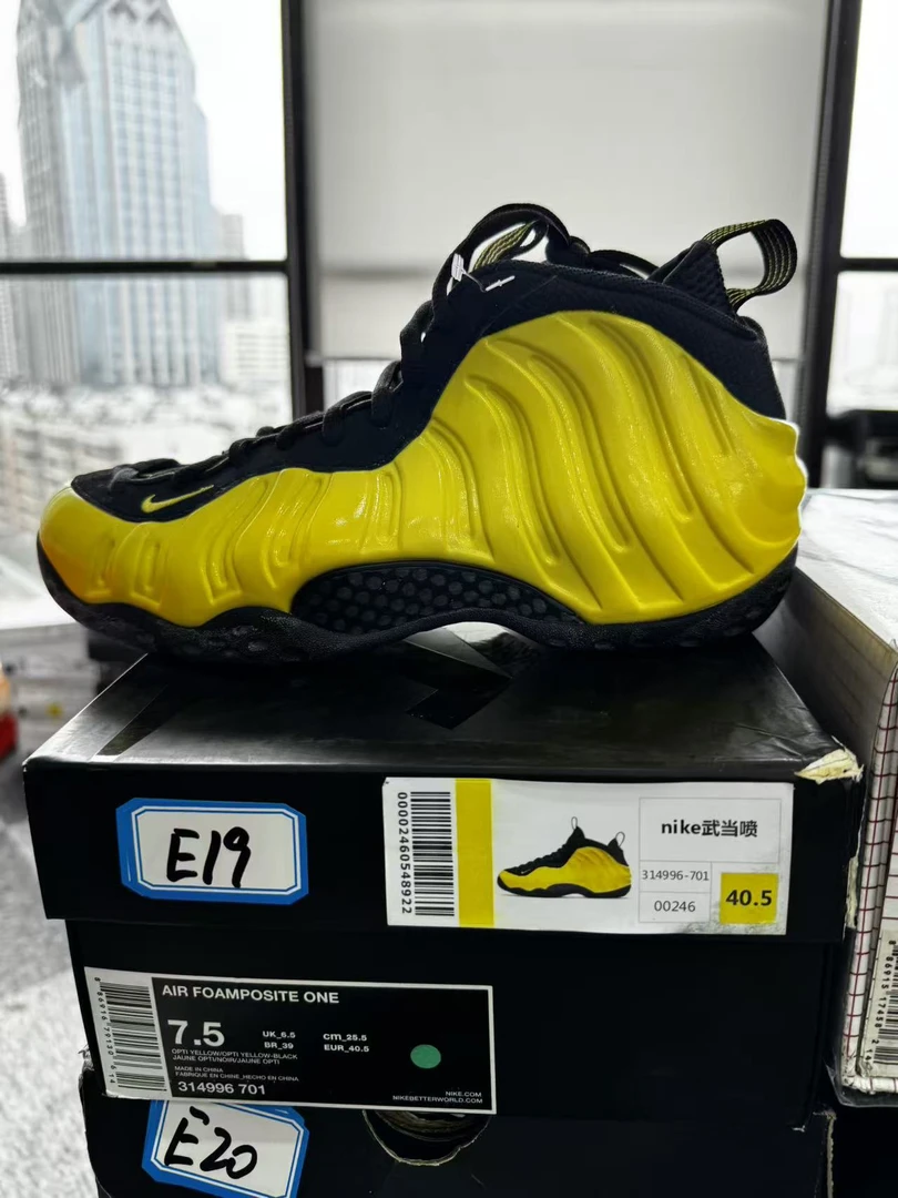 nike  武当喷 经典配色鞋型 40.5码 E19