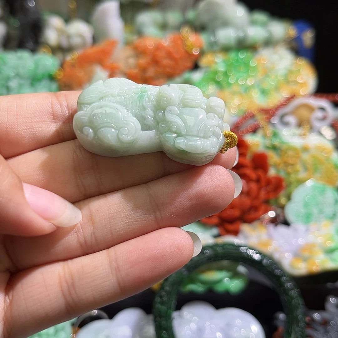 翡翠未镶嵌颈饰待编织