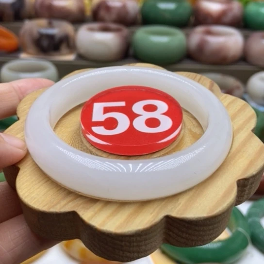 未镶嵌手镯石英质玉