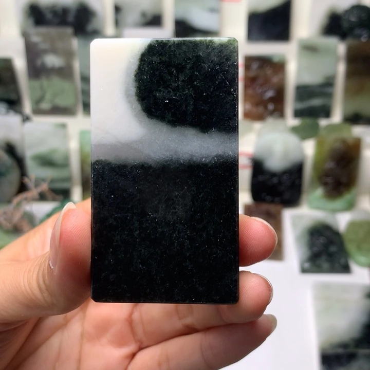 挥***）独山玉未镶嵌颈饰