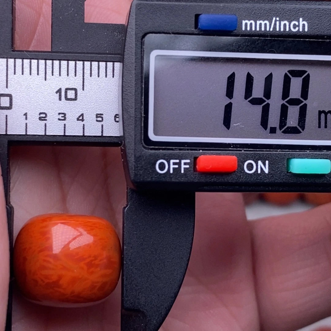 南红玛瑙未镶嵌配饰有瑕疵