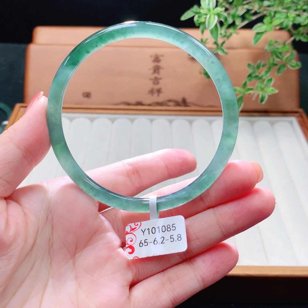 未镶嵌手镯（圆镯）翡翠