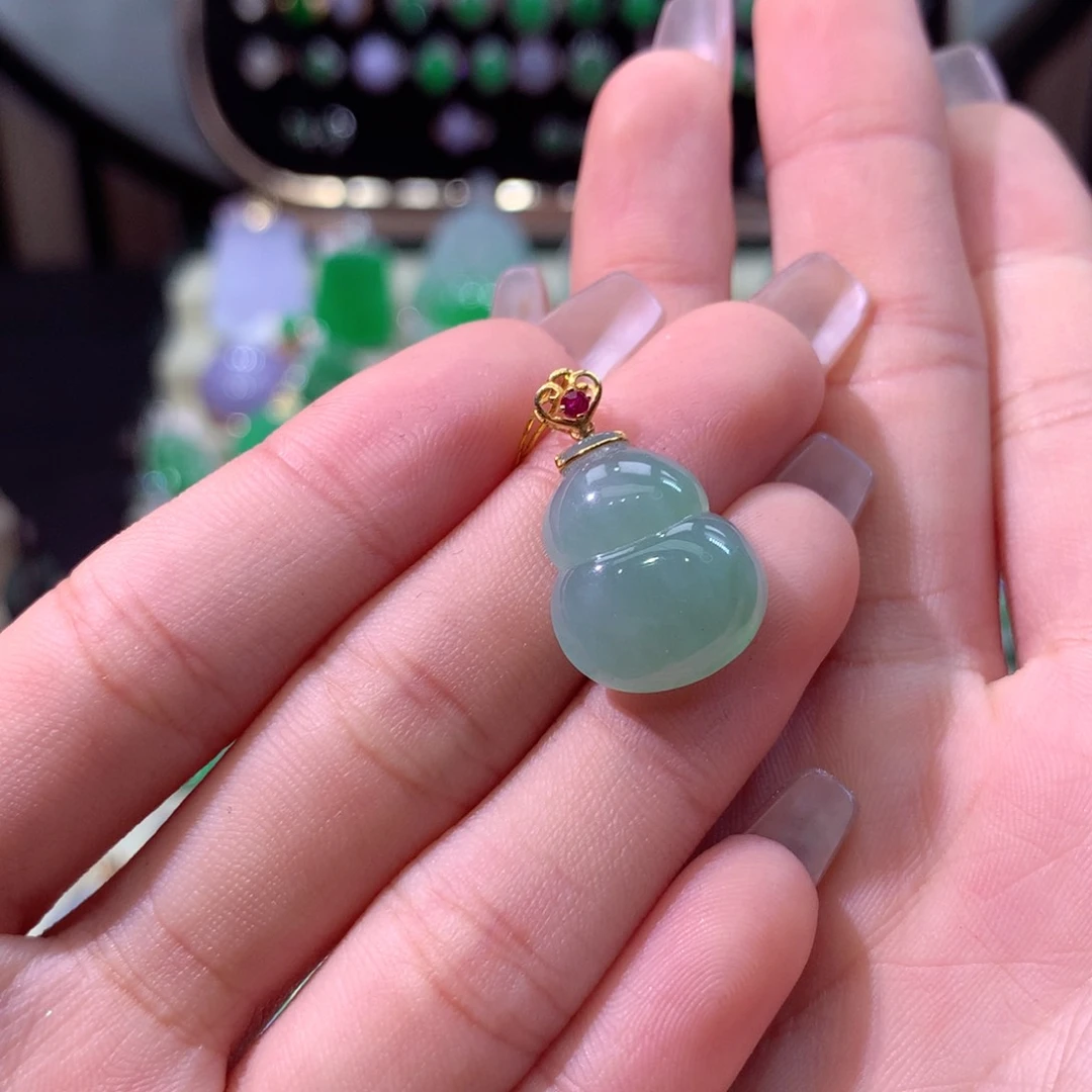 翡翠颈饰18K金镶嵌翡翠