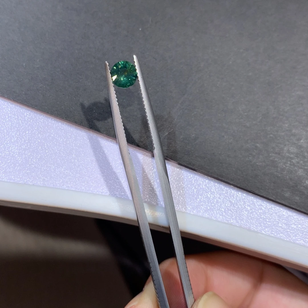 蓝宝石裸石1.08克拉圆6.1