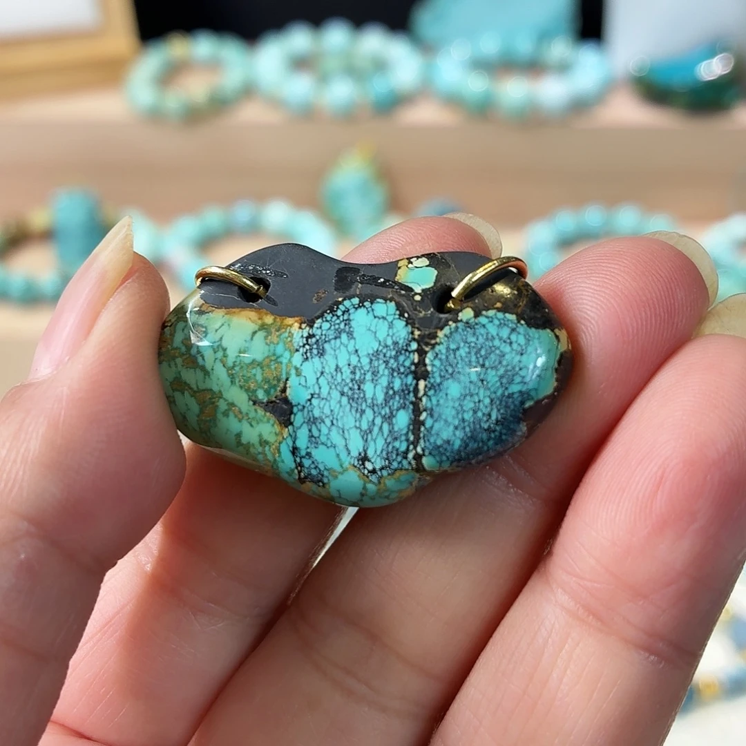 绿松石未镶嵌颈饰