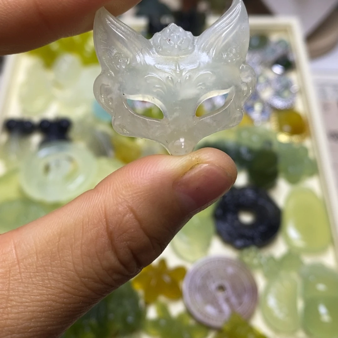 未镶嵌蛇纹石玉颈饰