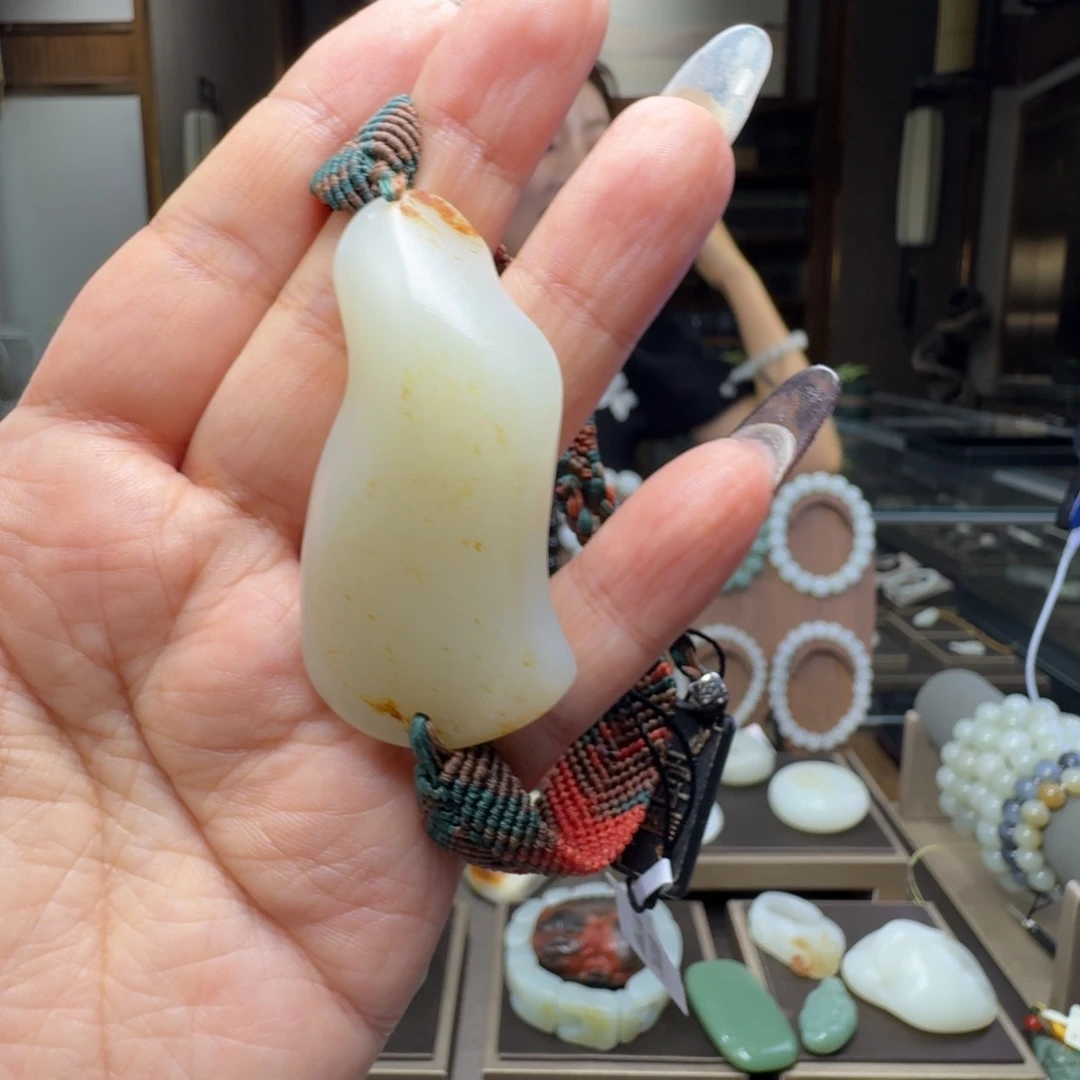 美***的和田玉未镶嵌挂件