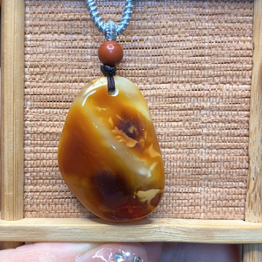 琥珀颈饰未镶嵌陈
