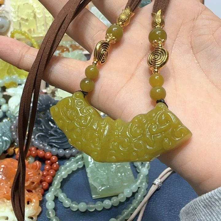 未镶嵌蛇纹石玉吊坠