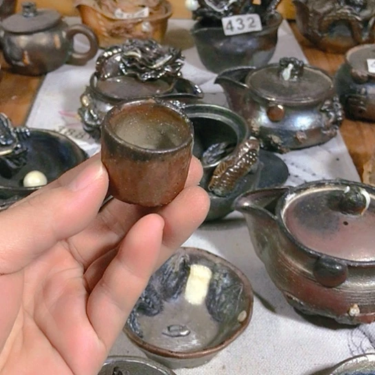 瓷片铁胎的小酒杯