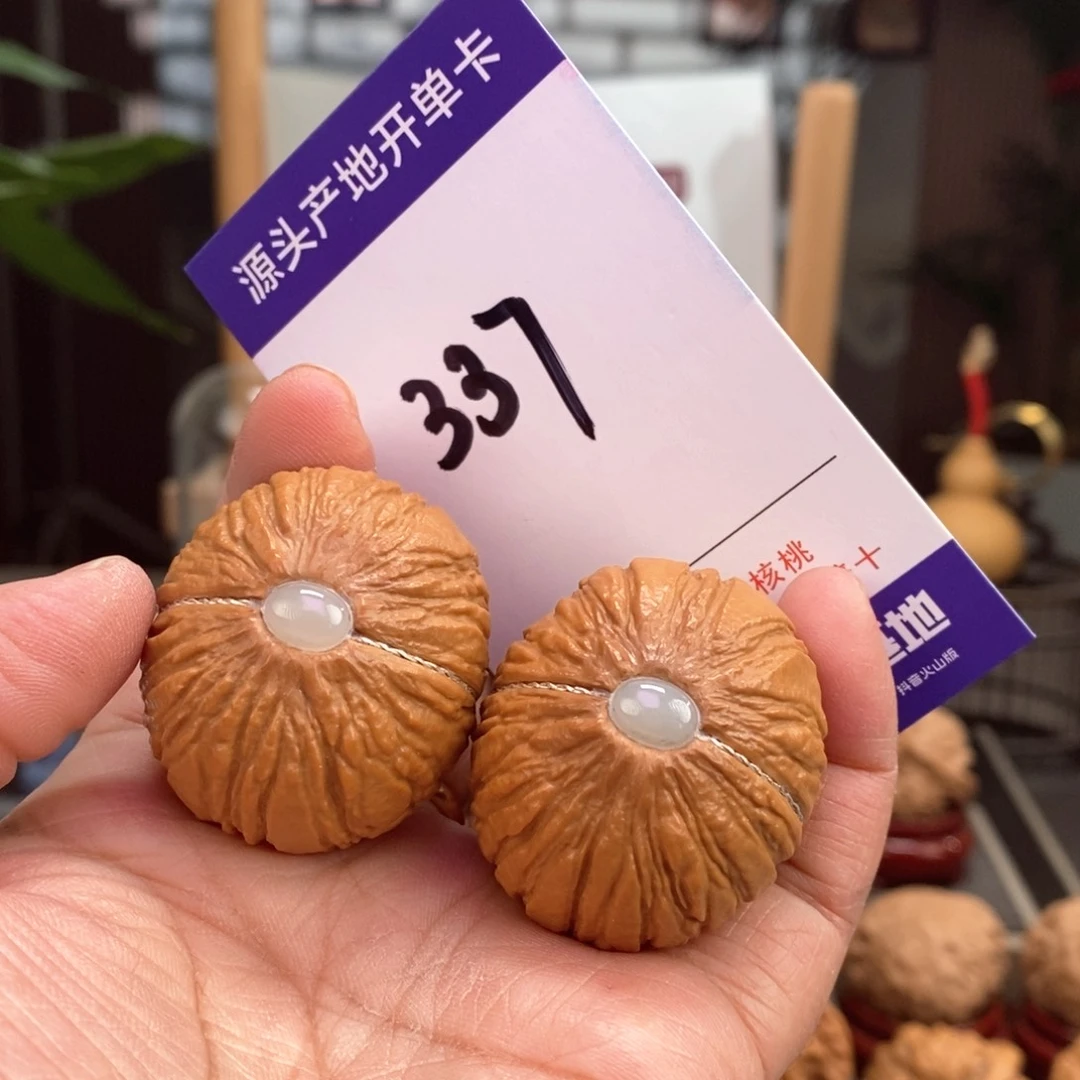 文玩核桃把件C****r38埋银线镶嵌猴头元宝337号